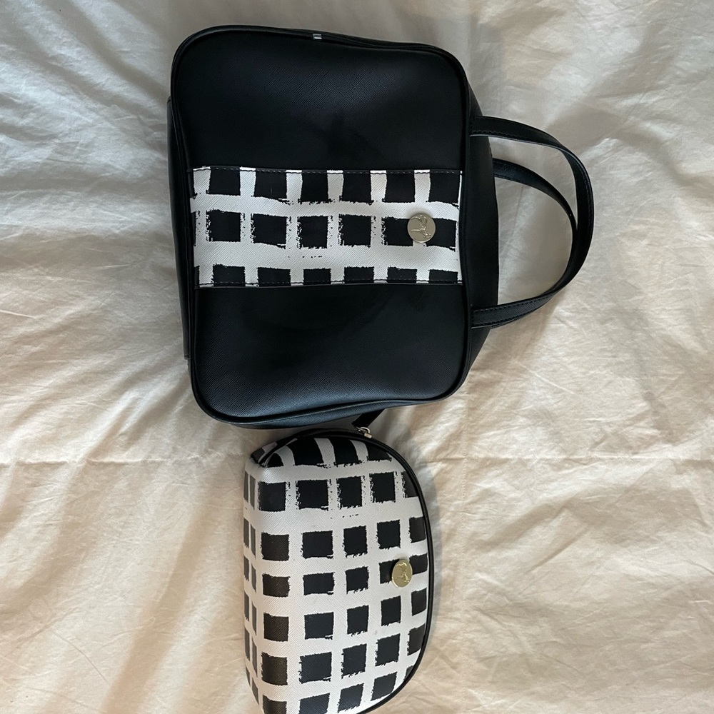 Set of two cosmetic/travel cases